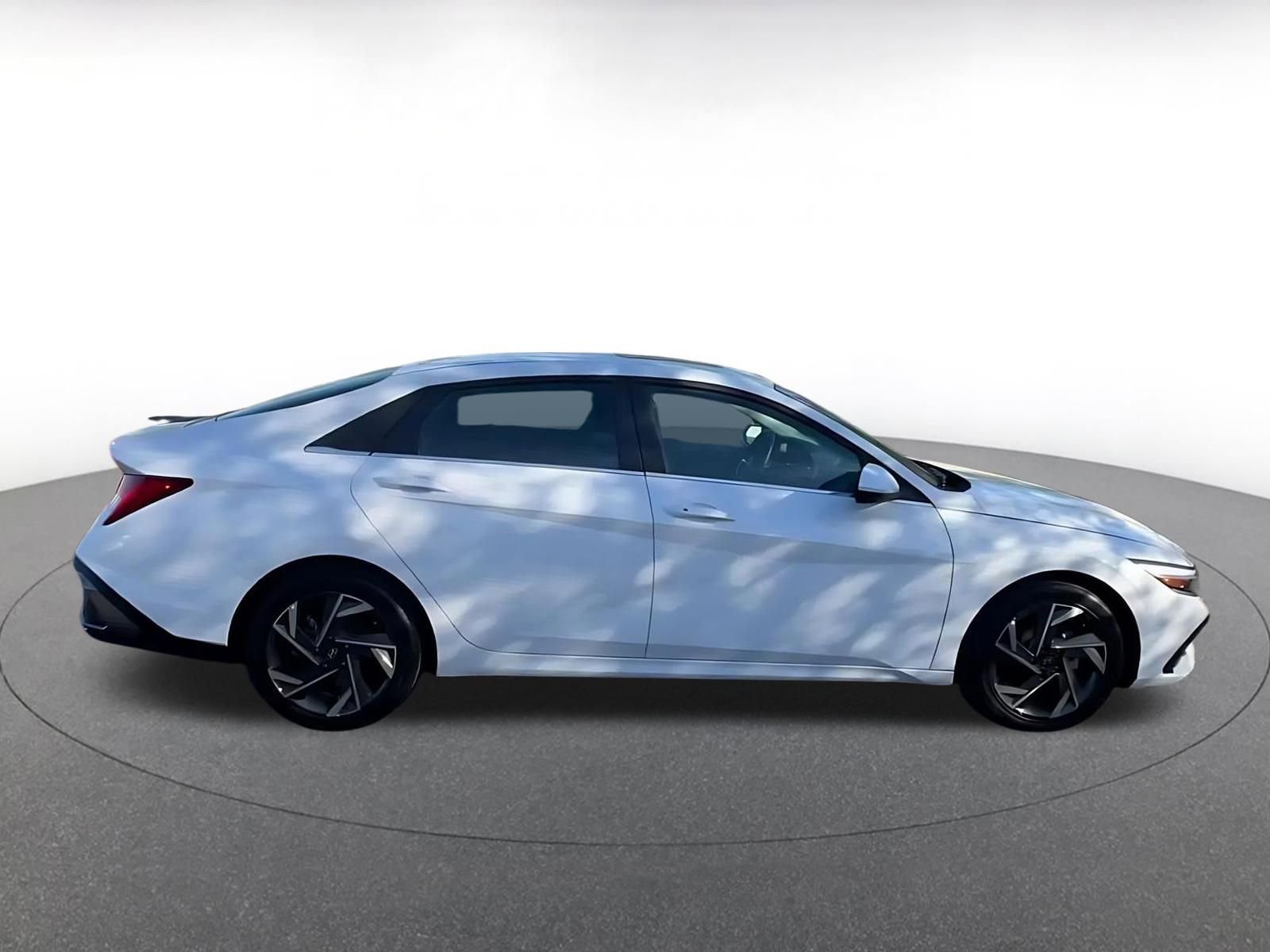 Used 2025 Hyundai Elantra SEL FWD image 16