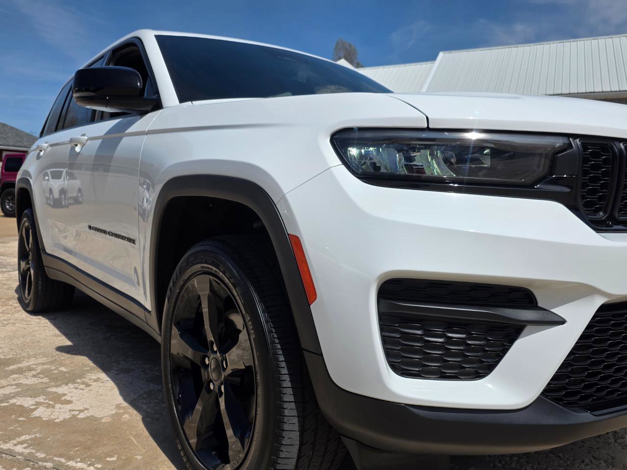 Used 2023 Jeep Grand Cherokee Altitude AWD/4WD image 25