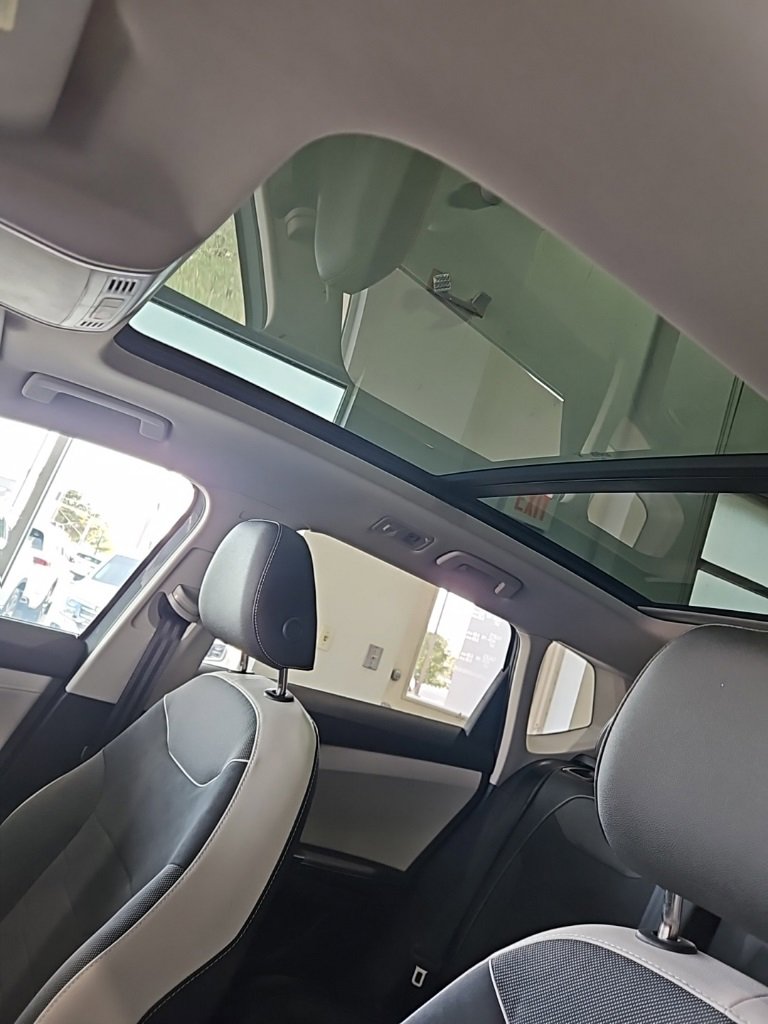 New 2026 Volkswagen Taos SE image 28