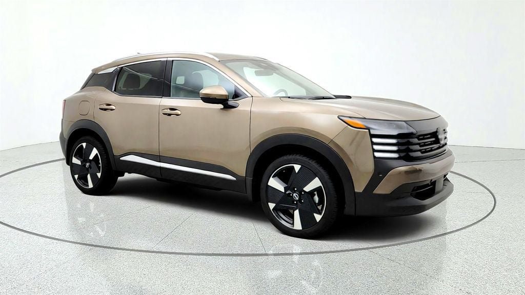 Used 2025 Nissan Kicks SR w/ Illumination Package AWD/4WD image 3
