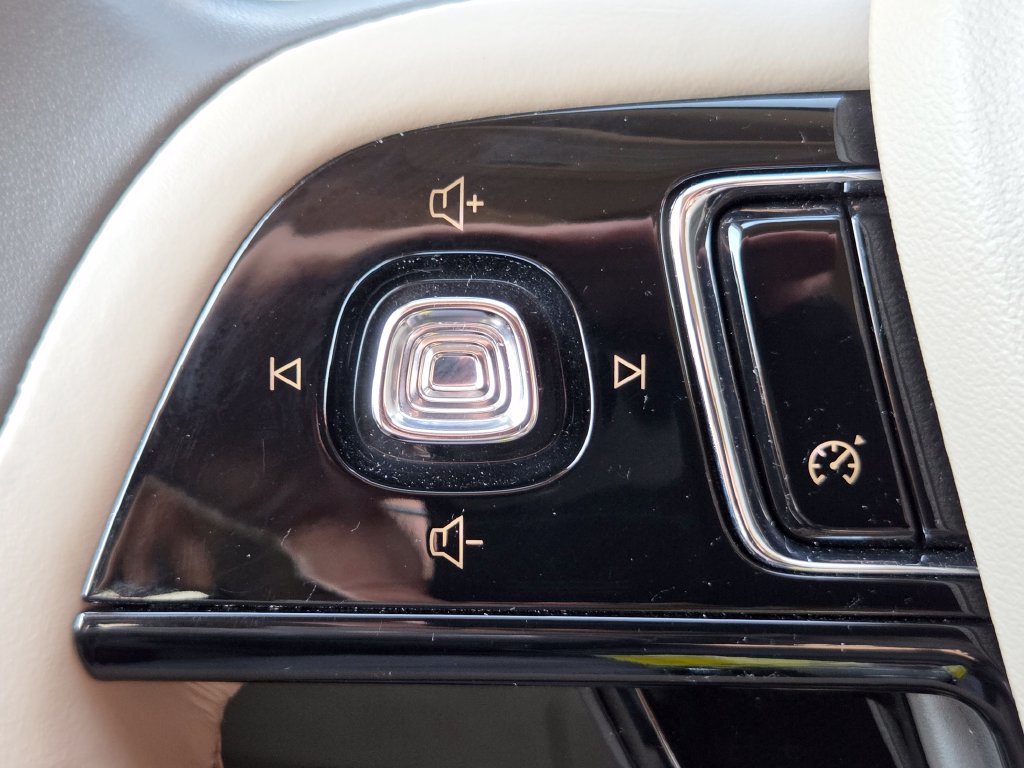 Used 2022 Lincoln Corsair AWD w/ Premium Package image 17