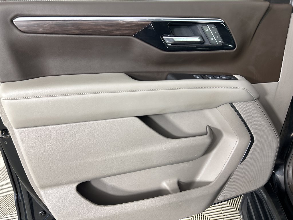 Used 2025 Chevrolet Tahoe LT RWD image 11