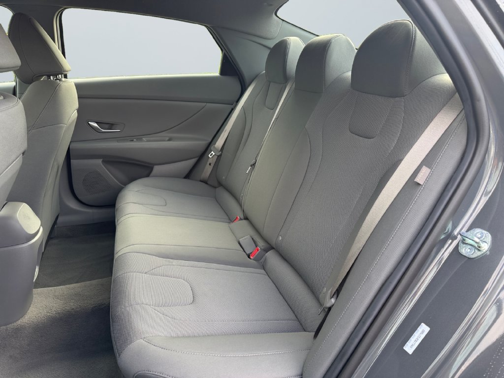 Used 2026 Hyundai Elantra SE FWD image 13