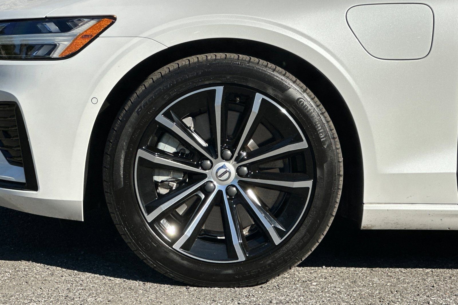 Used 2023 Volvo S60 T8 Plus image 24