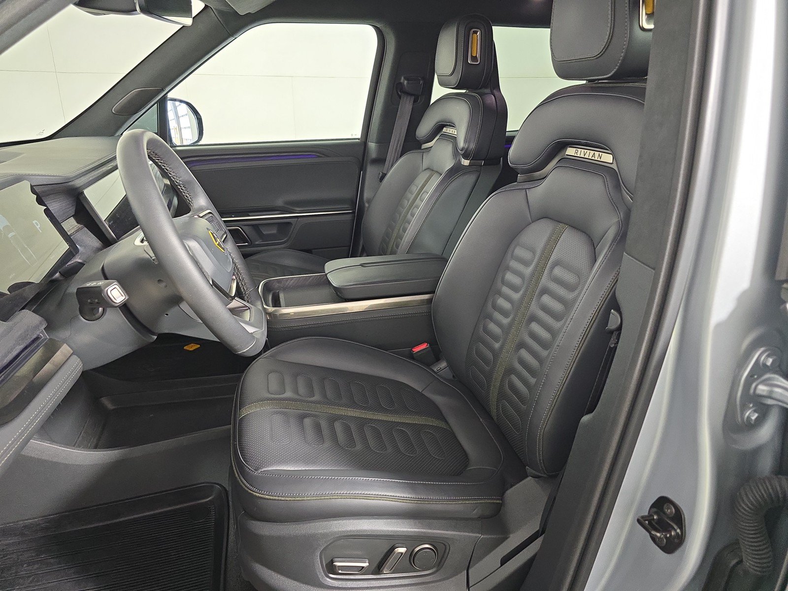 Used 2024 Rivian R1T Adventure AWD/4WD image 20