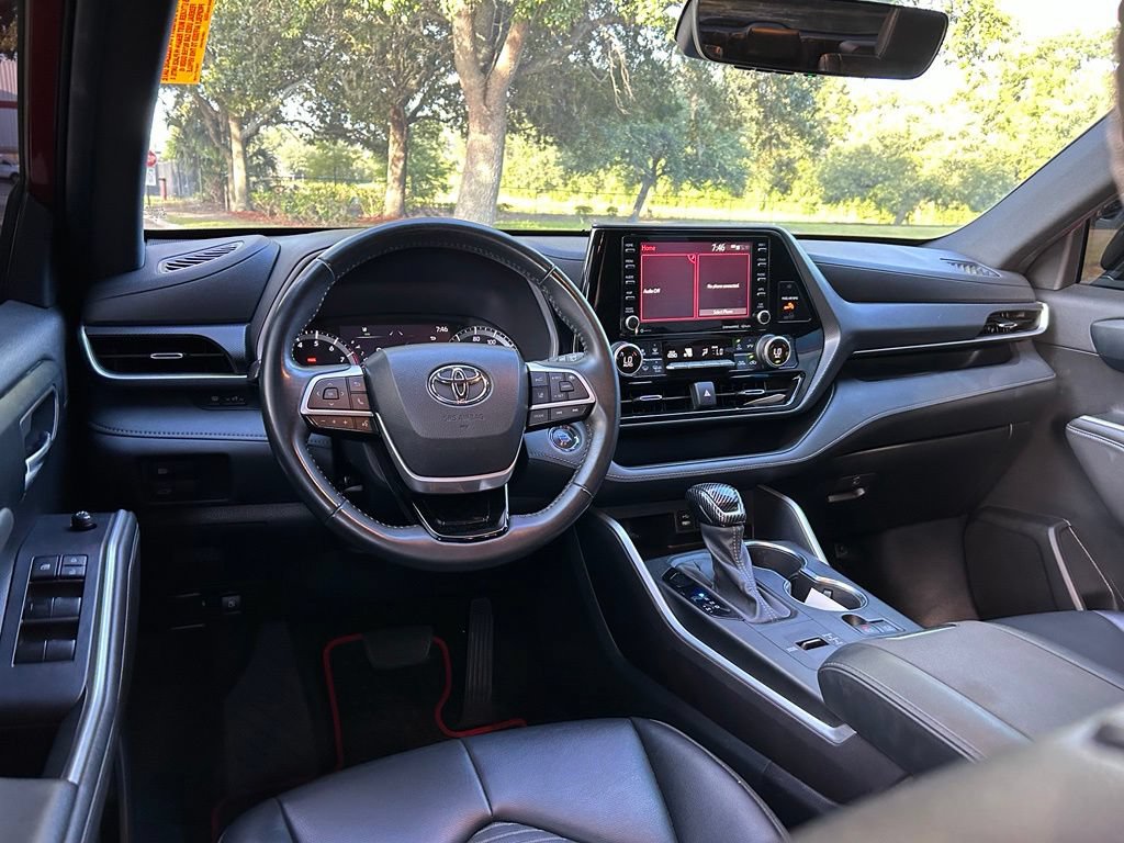 Used 2022 Toyota Highlander XSE FWD image 13