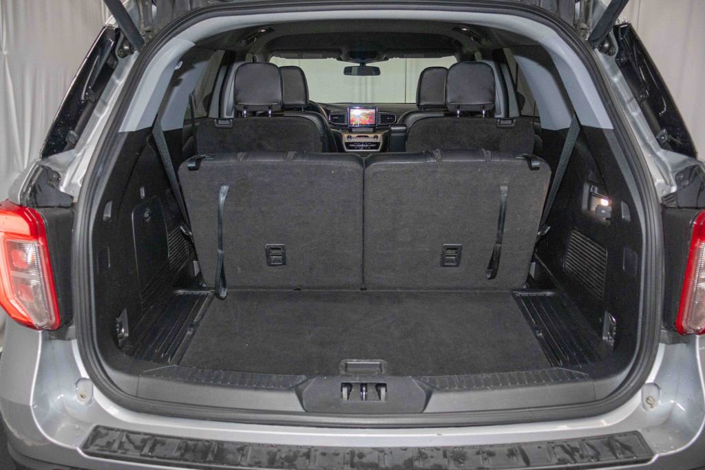 Used 2021 Ford Explorer XLT w/ Equipment Group 202A image 13