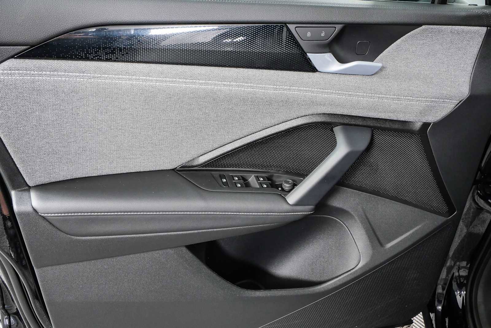 Certified 2025 Volkswagen Tiguan S AWD/4WD image 9
