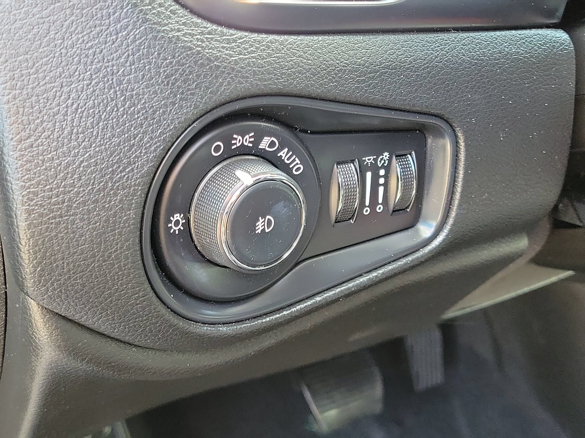 Used 2020 Jeep Renegade Limited AWD/4WD image 10