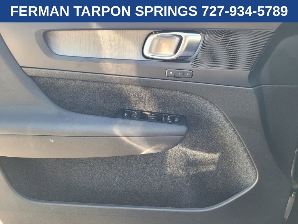 Certified 2025 Volvo XC40 B5 Core image 25