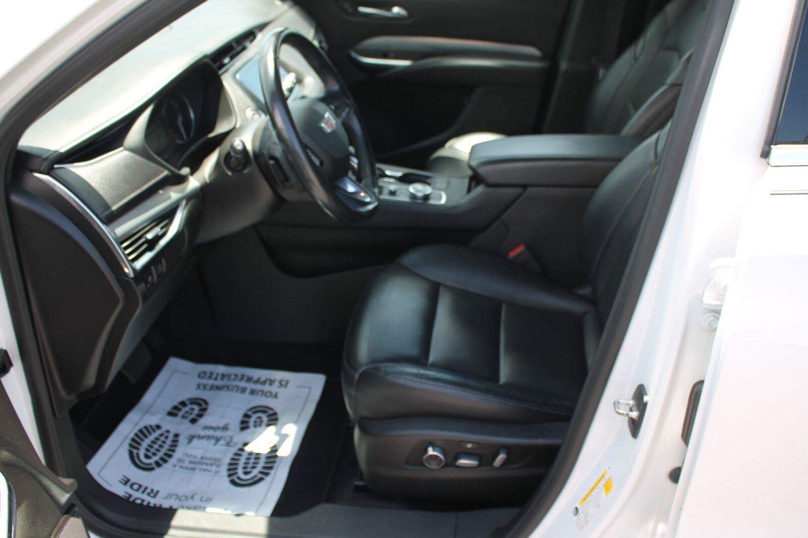 Used 2021 Cadillac XT4 Premium Luxury AWD/4WD image 11