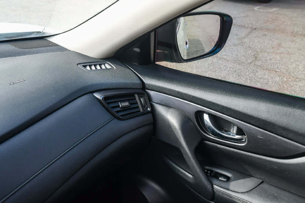 Used 2020 Nissan Rogue SV FWD image 24