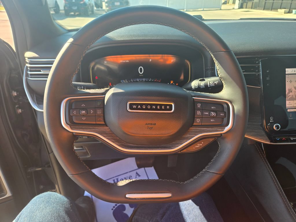 Used 2022 Jeep Wagoneer Series II AWD/4WD image 11