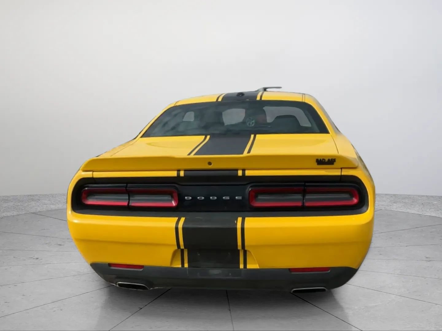 Used 2018 Dodge Challenger SXT image 4