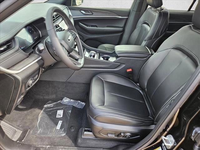 New 2025 Jeep Grand Cherokee Limited w/ Black Appearance Package image 15