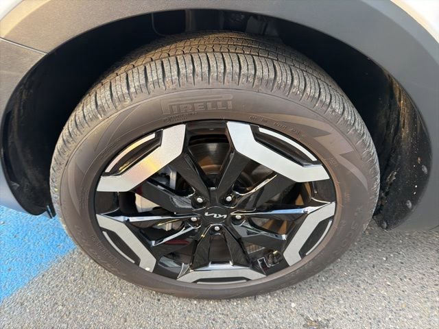 Used 2025 Kia Telluride EX w/ EX Captain's Chair Package image 16