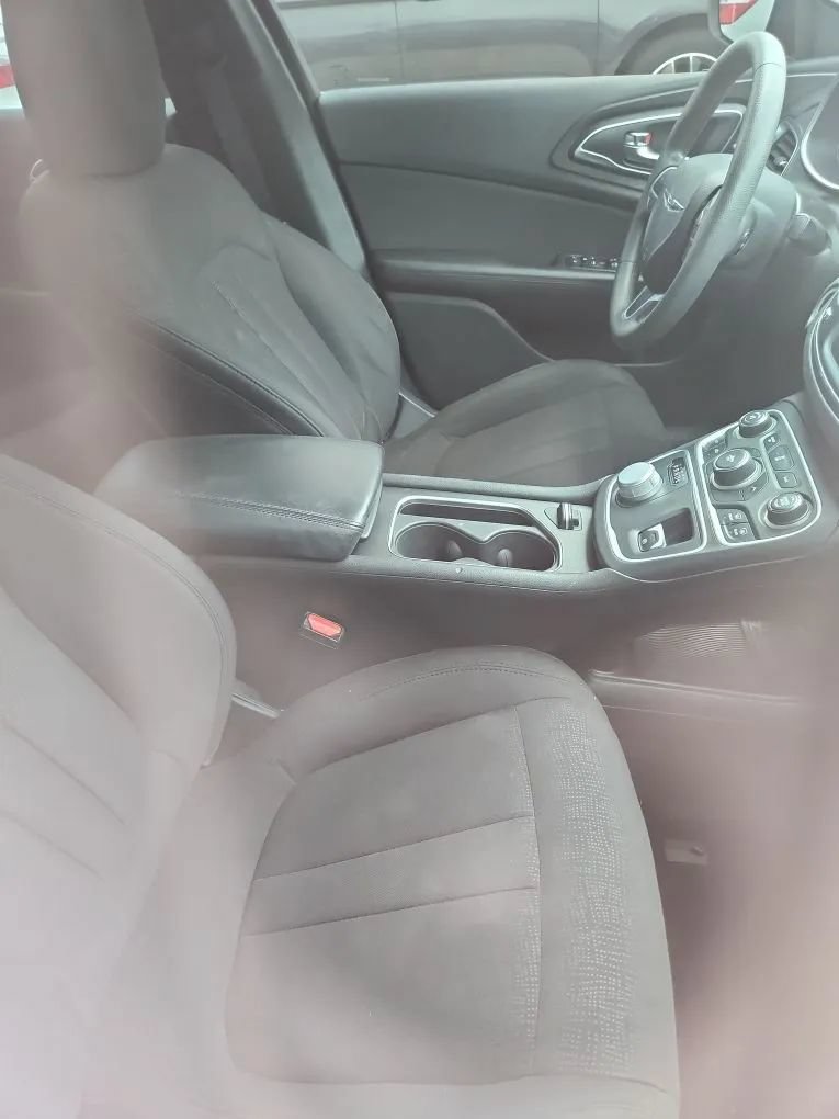 Used 2015 Chrysler 200 Limited FWD image 5