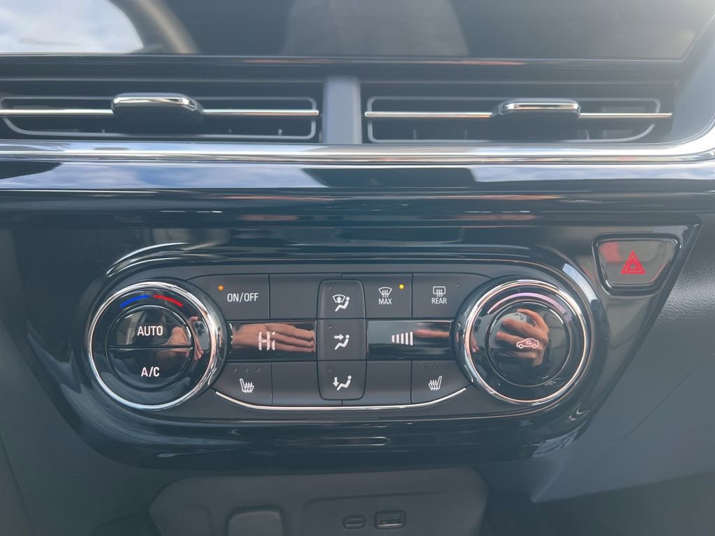 New 2026 Chevrolet Trax RS w/ Sunroof Package image 20