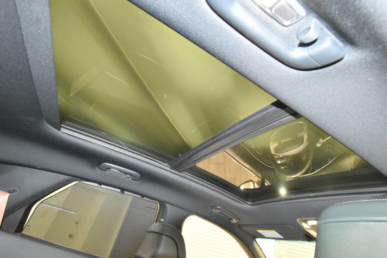 Used 2022 Genesis GV70 2.5T w/ Advanced Package image 17