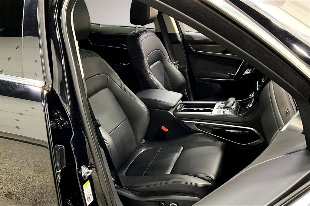 Used 2021 Jaguar F-PACE image 28