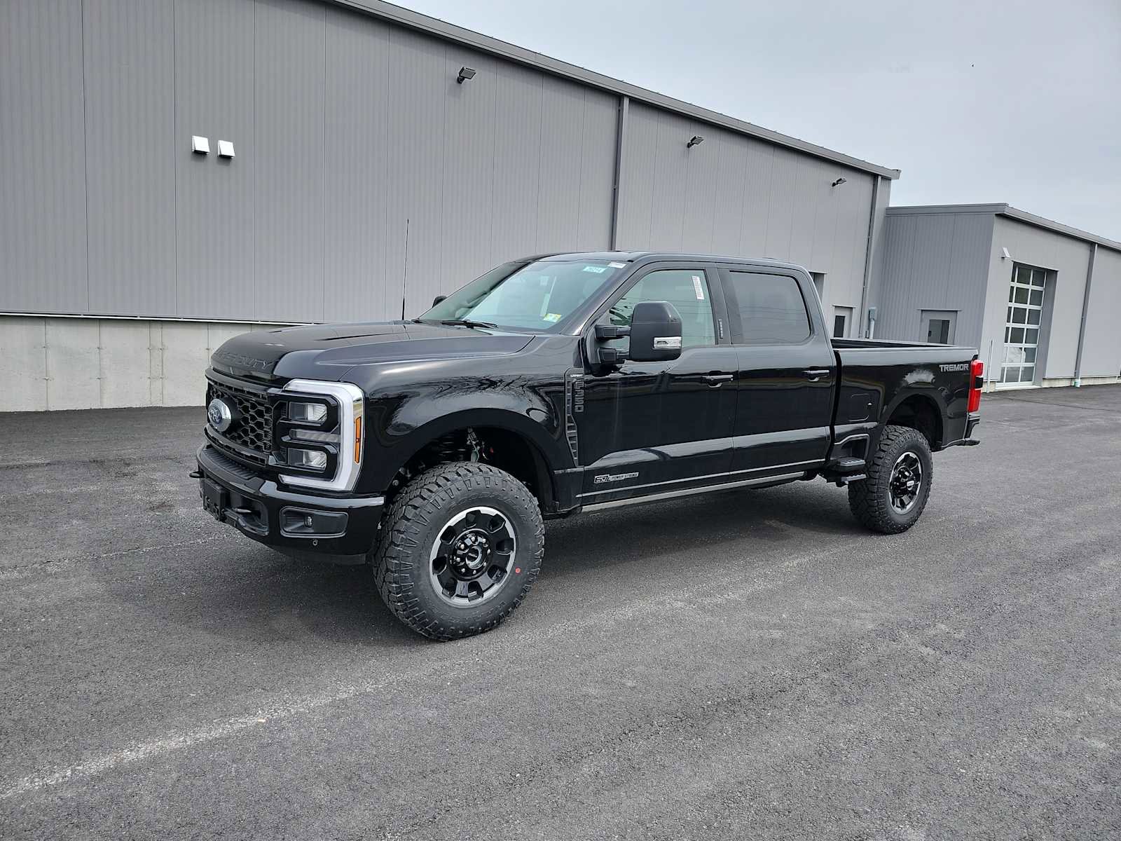 New 2026 Ford F350 Lariat w/ Tremor Off-Road Package