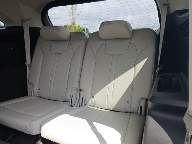 Certified 2024 Kia Sorento S FWD image 11