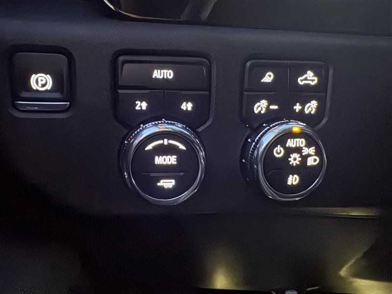 Used 2025 GMC Sierra 1500 SLT AWD/4WD image 23