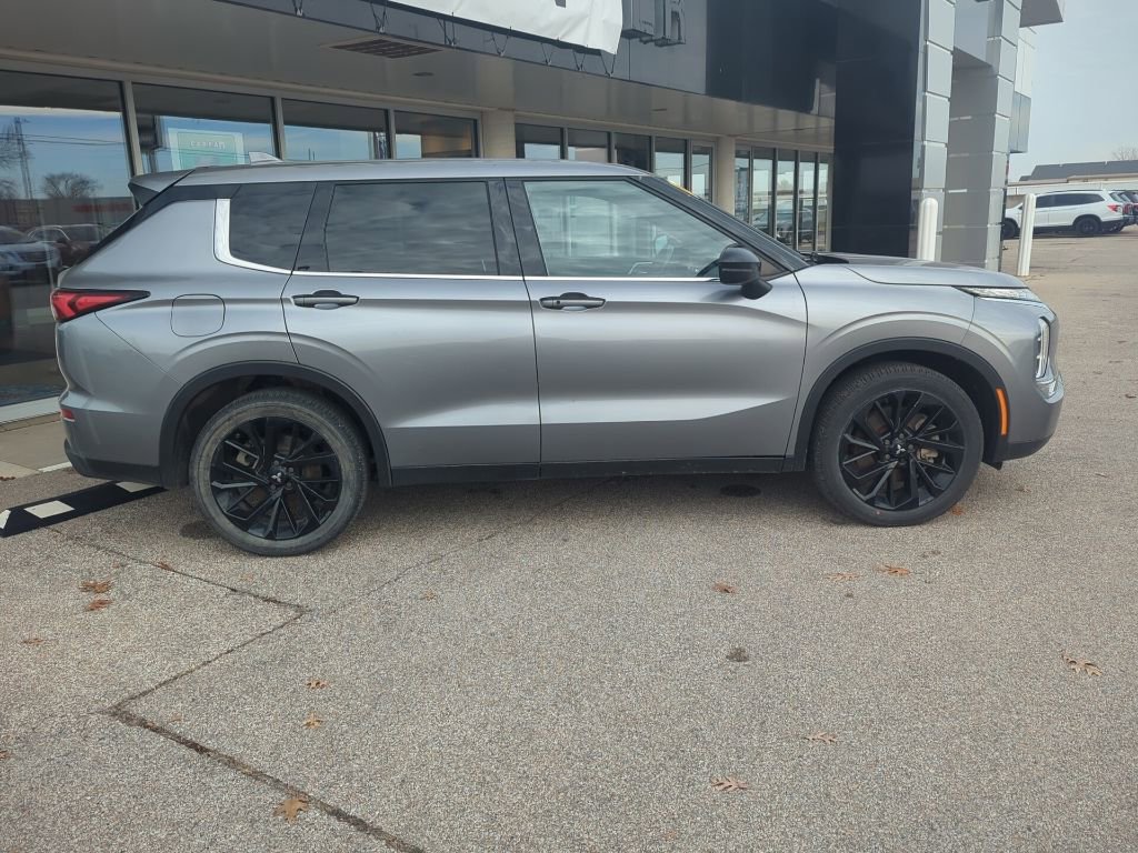 Used 2022 Mitsubishi Outlander SE image 8