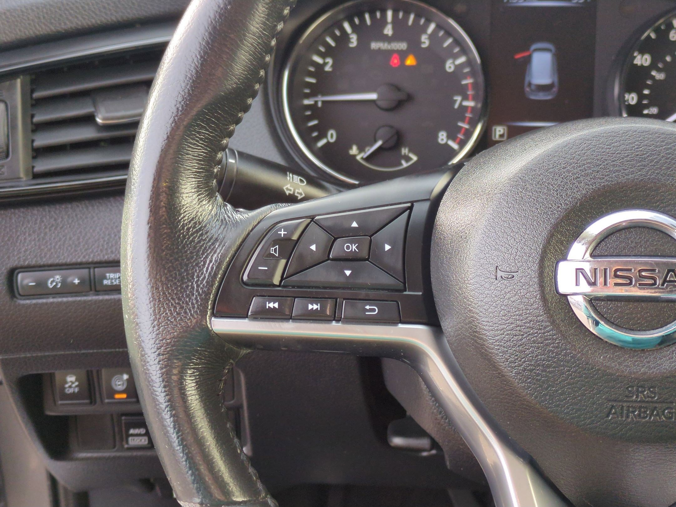 Used 2017 Nissan Rogue SV image 19