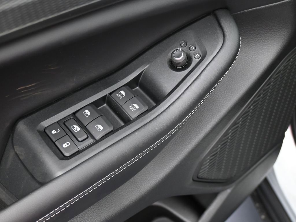 New 2025 Jeep Grand Cherokee Altitude image 17