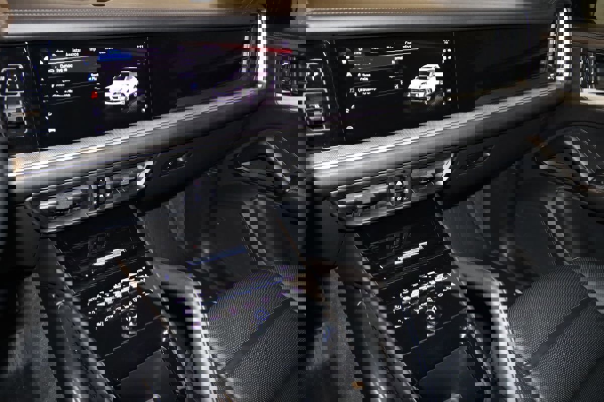 Used 2024 Porsche Cayenne image 59