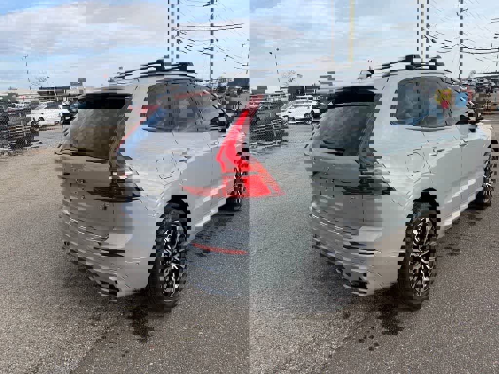 Used 2024 Volvo XC60 B5 Plus w/ Protection Package Premier image 5