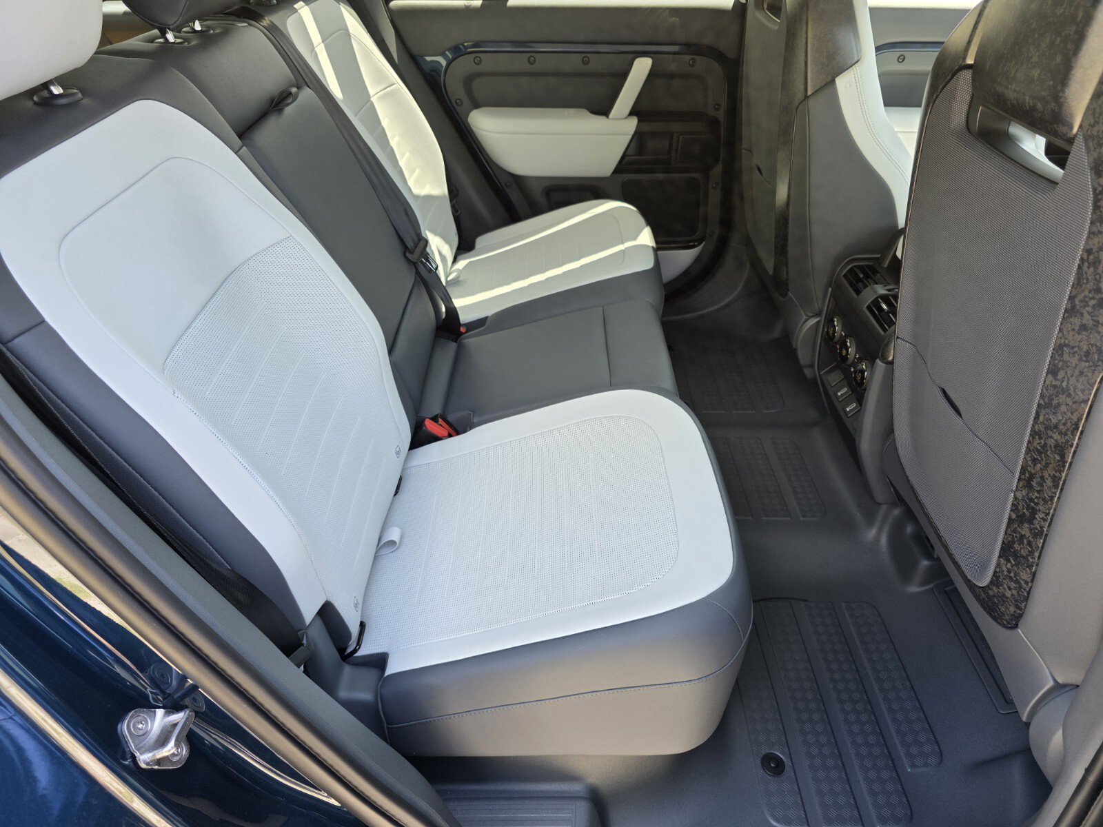 New 2026 Land Rover Defender 110 OCTA image 5