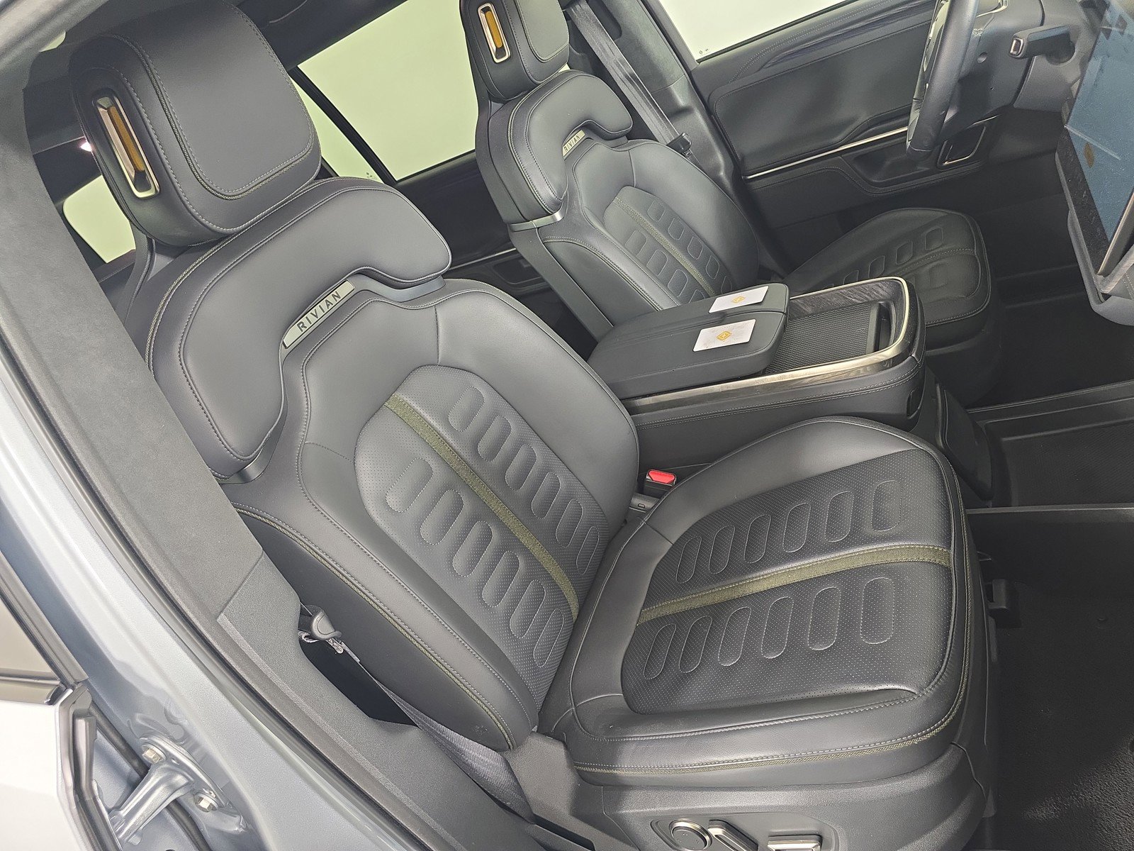 Used 2023 Rivian R1S Adventure AWD/4WD image 24