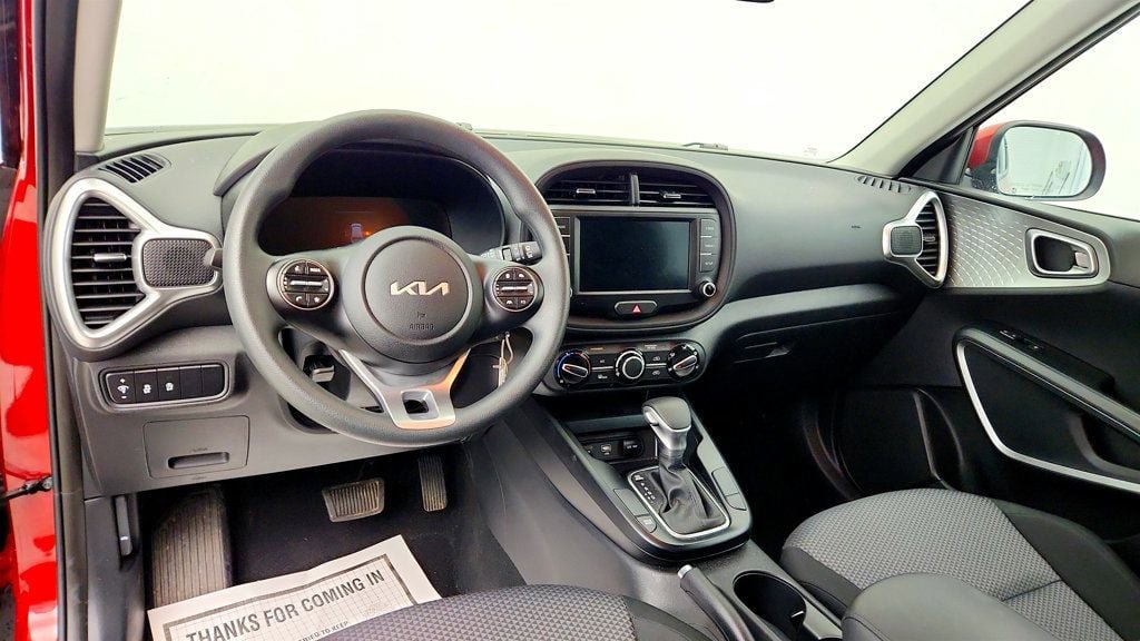 Used 2025 Kia Soul LX FWD image 12