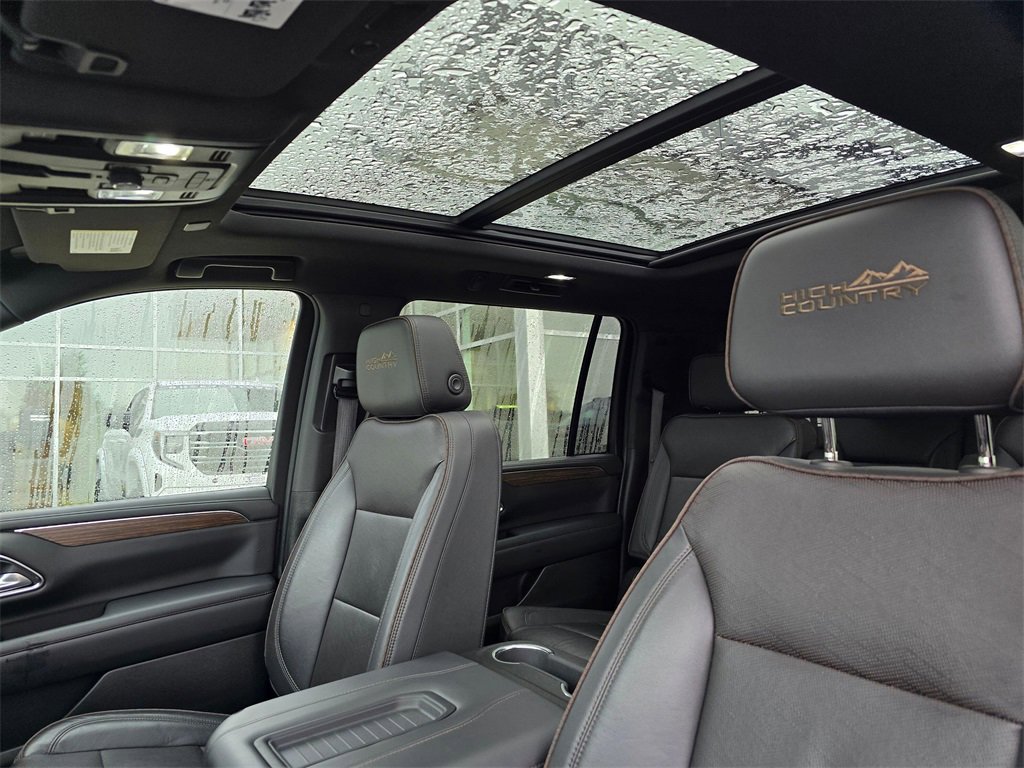 Used 2022 Chevrolet Suburban High Country image 23