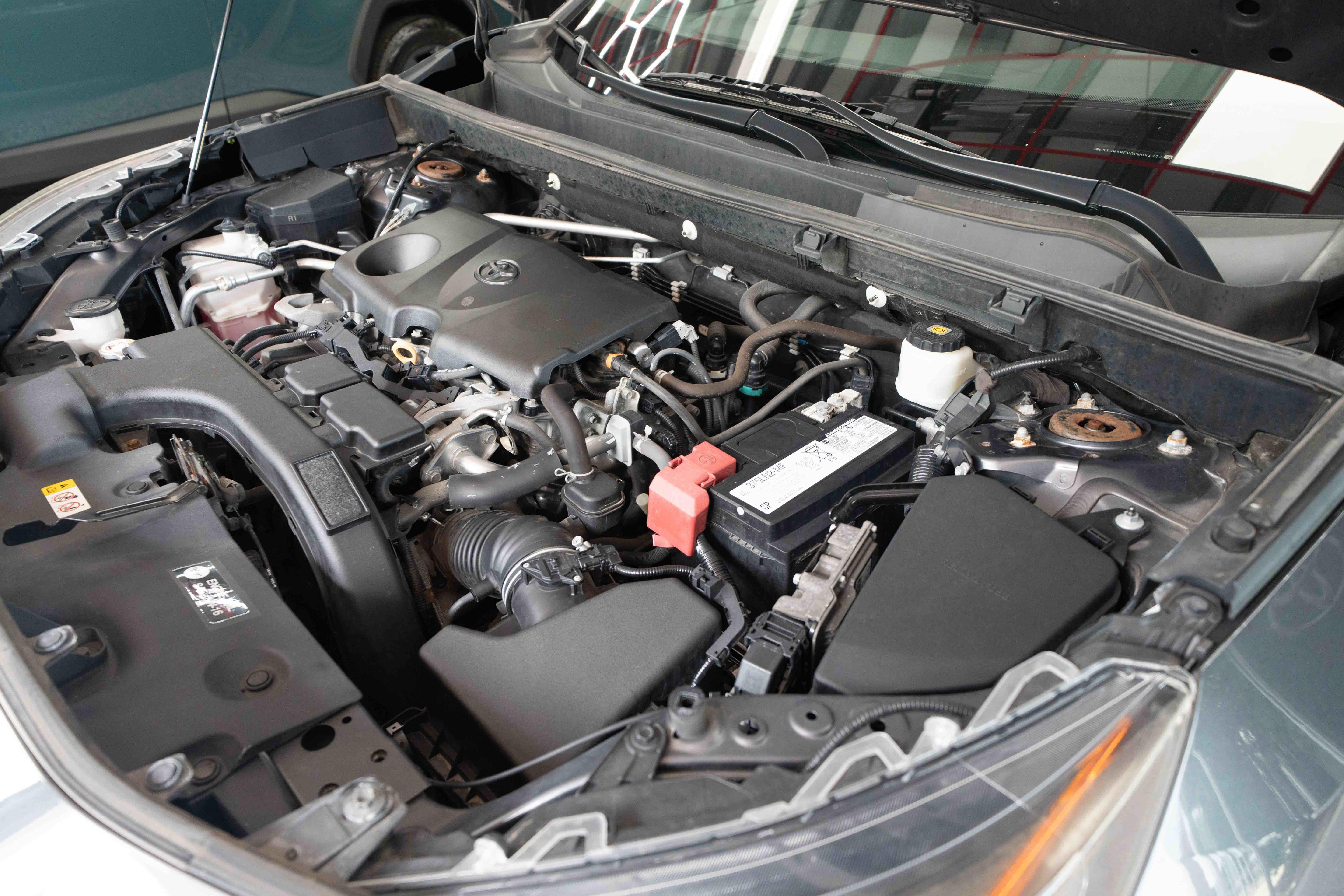 Used 2019 Toyota RAV4 LE w/ Carpet Mat Package FWD image 33