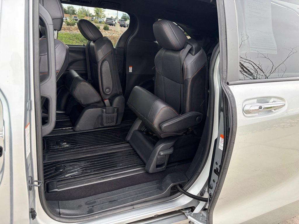 Used 2023 Toyota Sienna XSE w/ XSE Plus Package AWD/4WD image 17