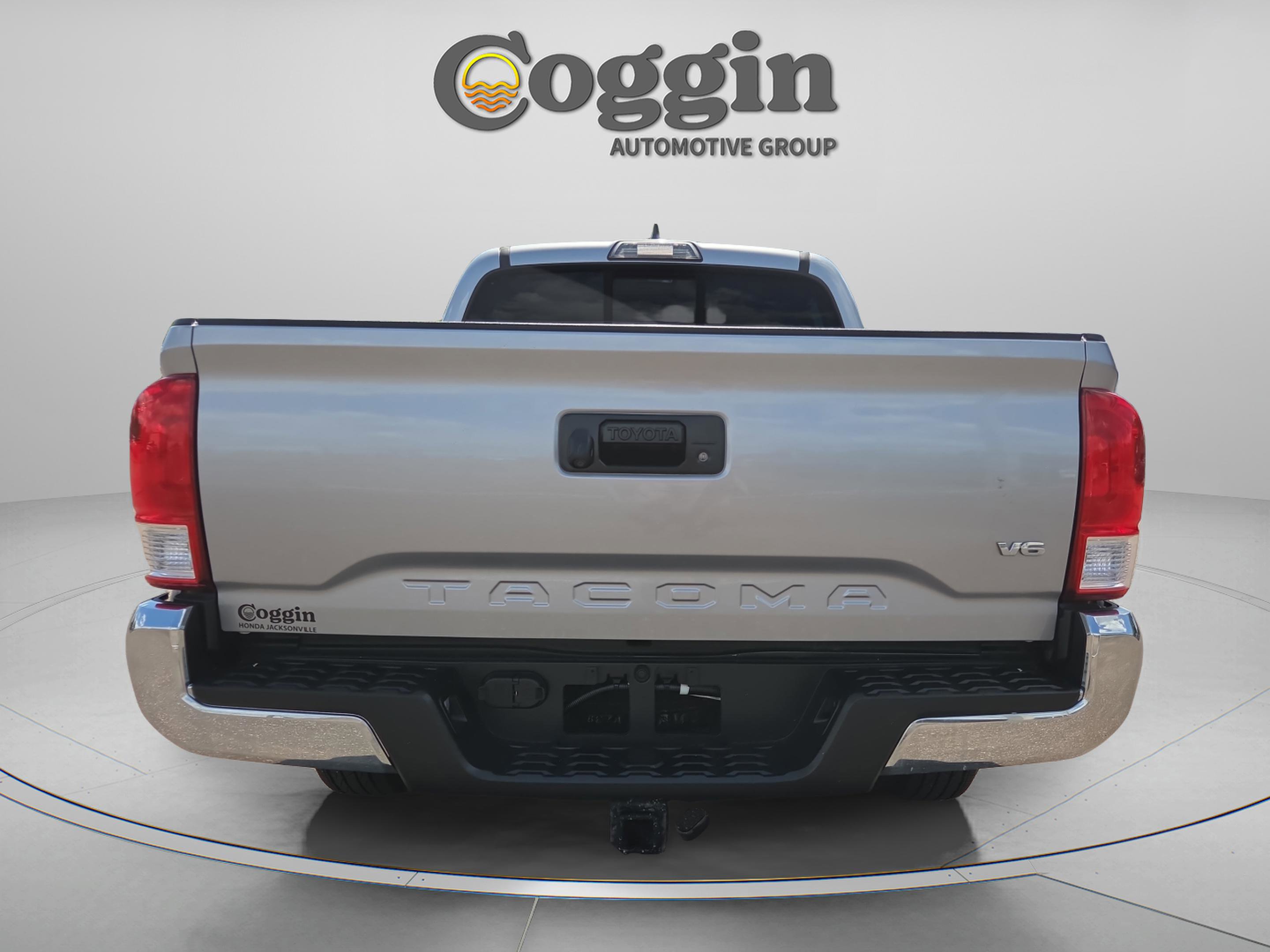 Used 2017 Toyota Tacoma SR5 w/ Tow Package RWD image 4