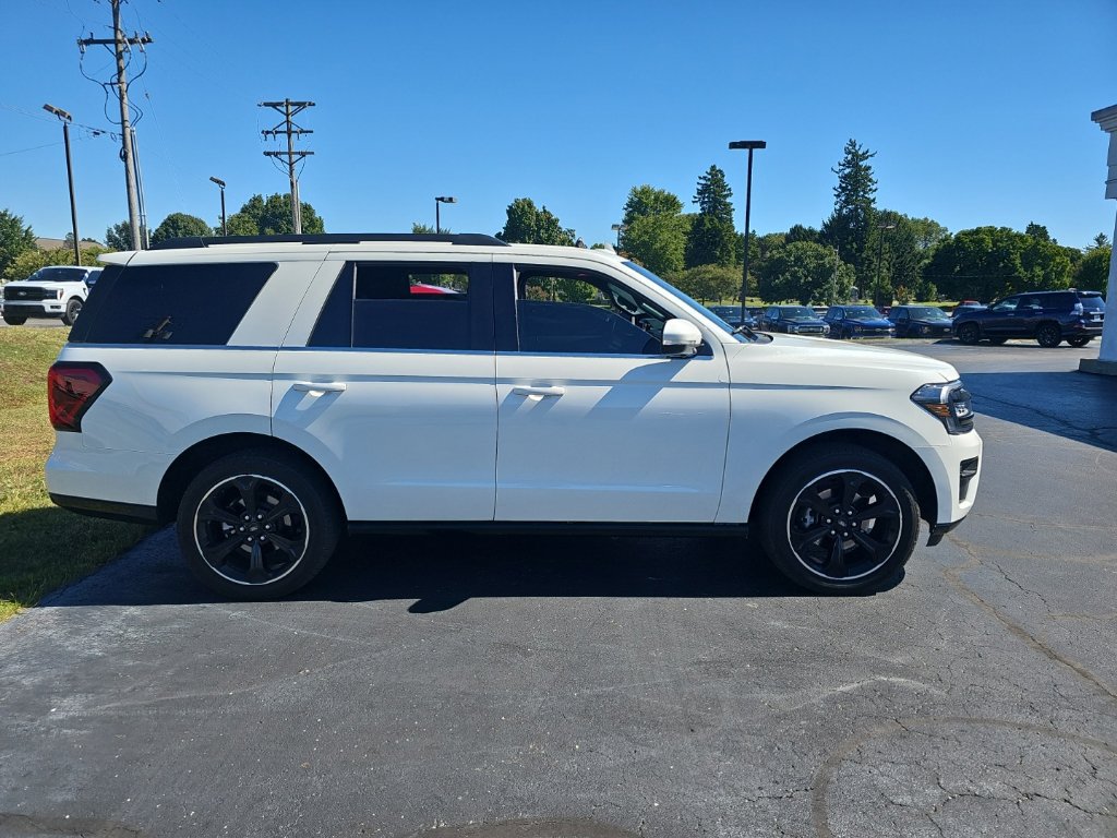 Used 2024 Ford Expedition Limited AWD/4WD image 7