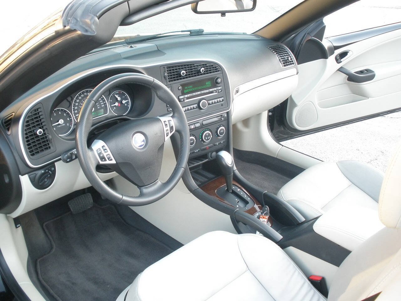 Used 2009 Saab 9-3 2.0T w/ Cold Weather Package FWD image 25
