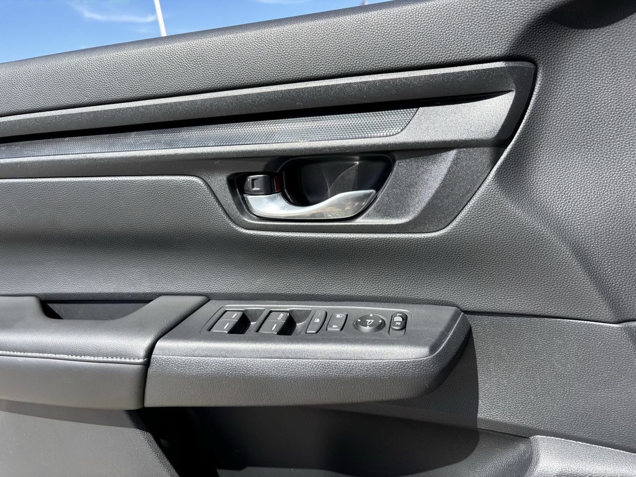 Used 2025 Honda CR-V LX image 19