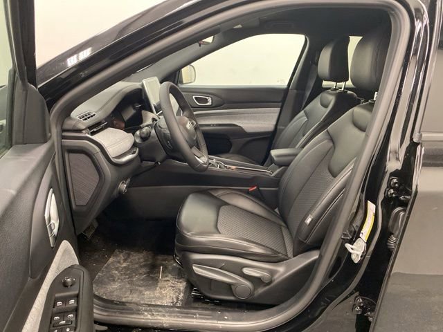 Used 2026 Jeep Compass Latitude image 8