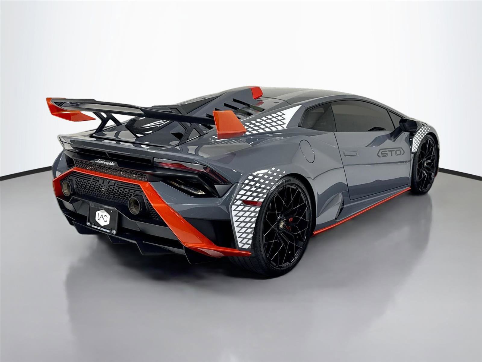 Used 2021 Lamborghini Huracan STO image 10
