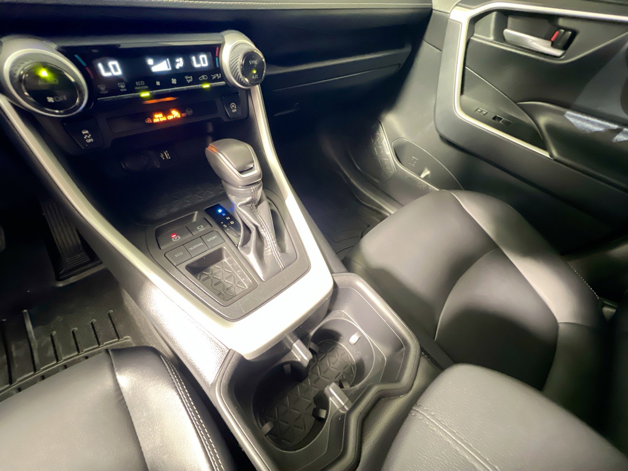 Used 2024 Toyota RAV4 XLE Premium image 26