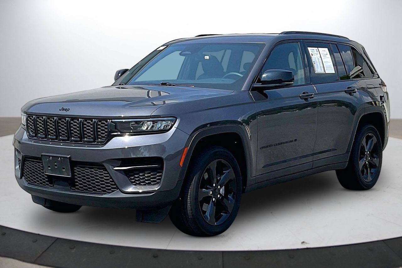 Certified 2023 Jeep Grand Cherokee Altitude AWD/4WD image 4