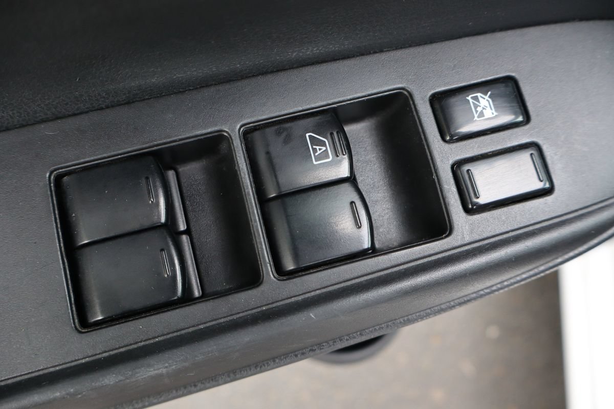 Used 2019 Nissan Versa SV FWD image 27