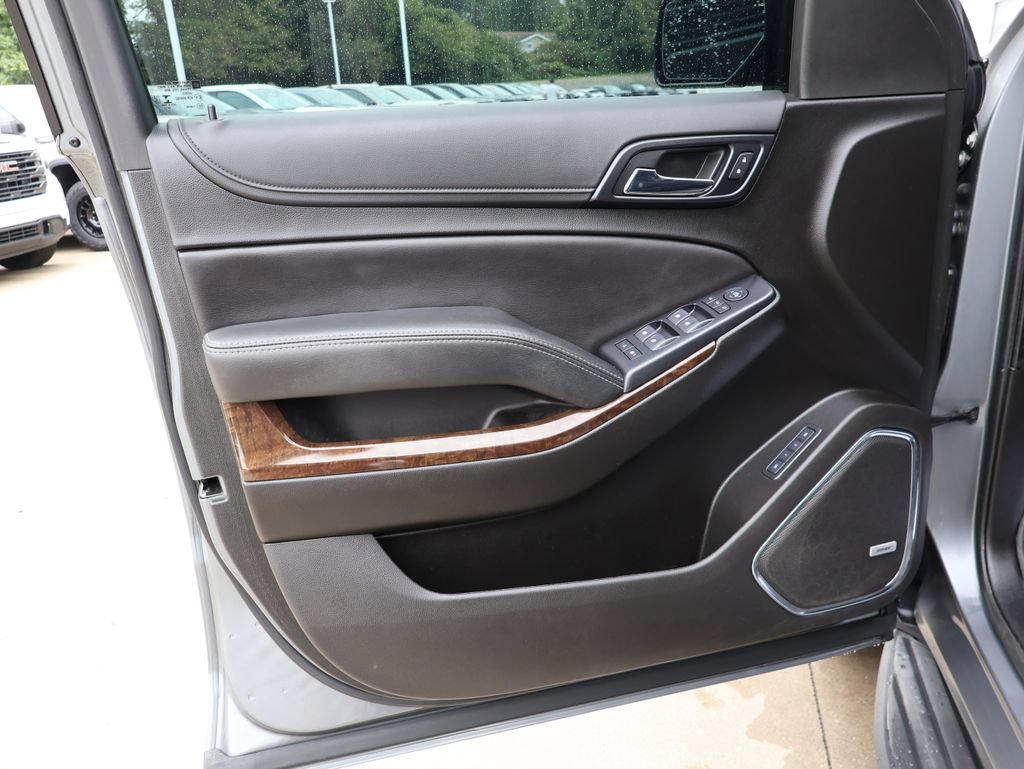Used 2019 Chevrolet Tahoe LT w/ Luxury Package AWD/4WD image 12