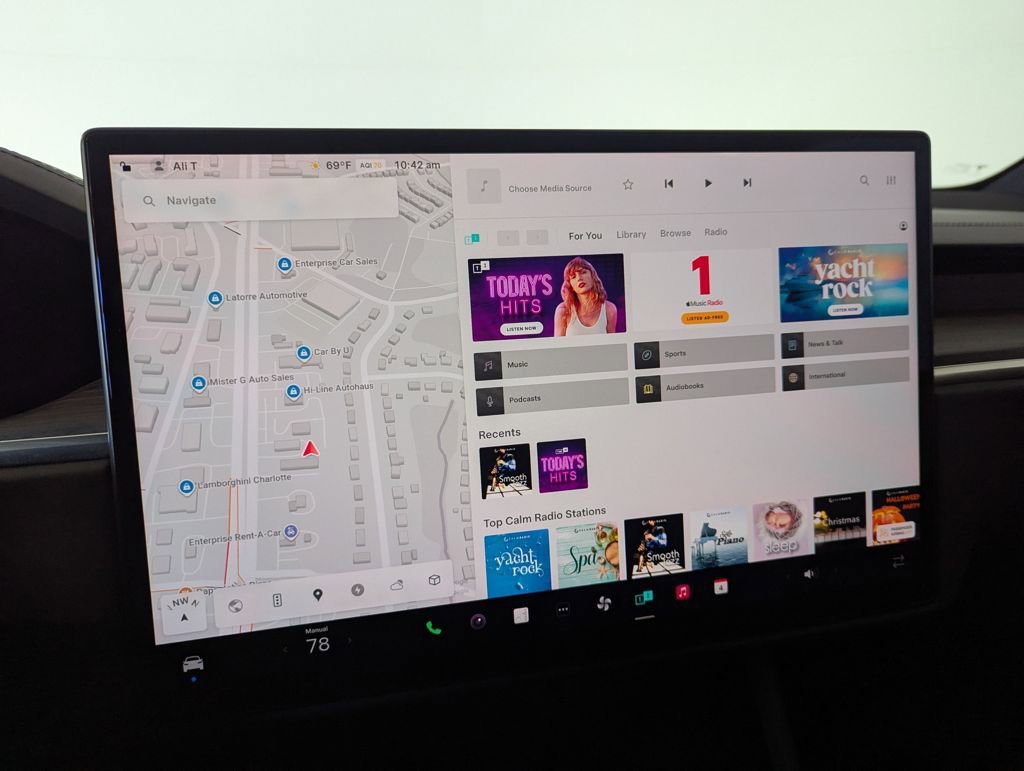 Used 2023 Tesla Model X image 44