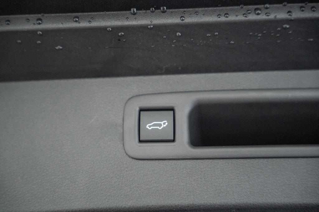 New 2026 Toyota Highlander Platinum image 11